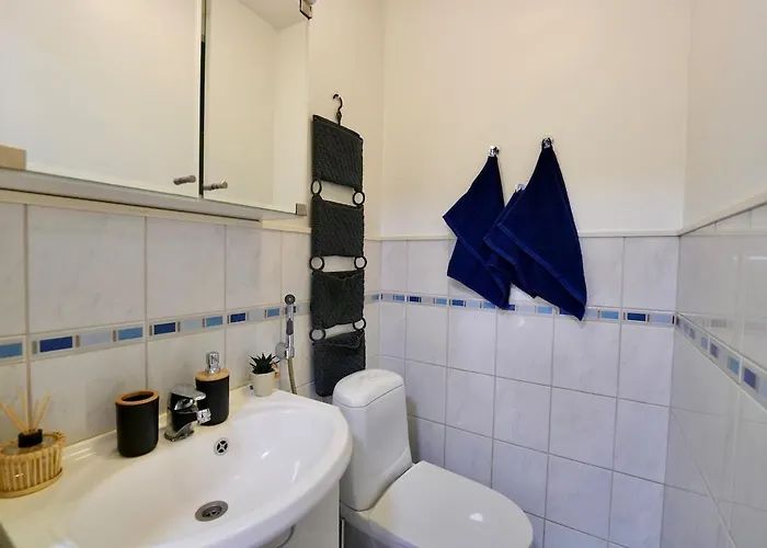 Cozy 2bdr With Sauna * רובניימי