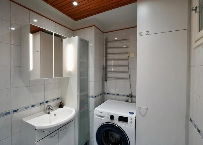 Cozy 2bdr With Sauna רובניימי